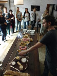 Geoff presenterar ostarna